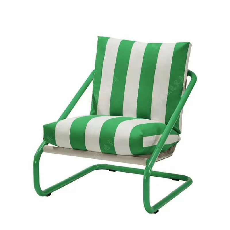 Outdoor Furniture Diy Plans - Minimalistyczne metalowe krzesła Czerwone i zielone