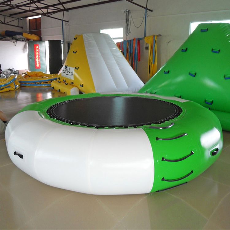 Trampolina do skakania na wodz – Outdoor Furniture Factory recenzja i cena